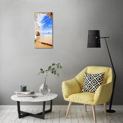 Vertikale Uhr Höhle am Meer