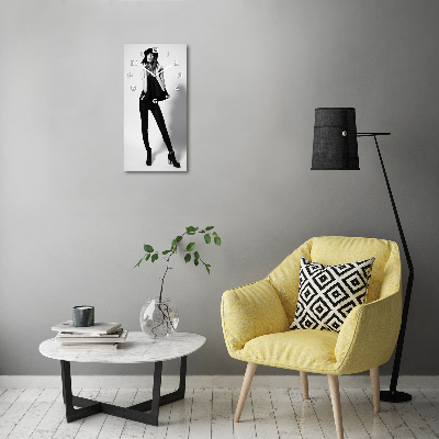 Wanduhr aus glas Frau in Schwarz