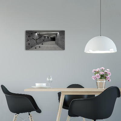 Horizontale Uhr Betontunnel