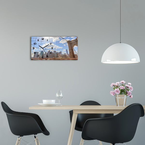 Horizontale Uhr New Yorker Brücke