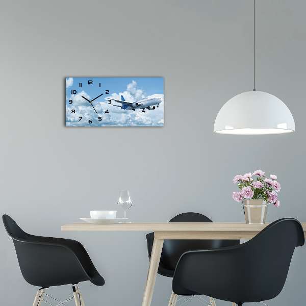 Glasuhr Ein Flugzeug am Himmel
