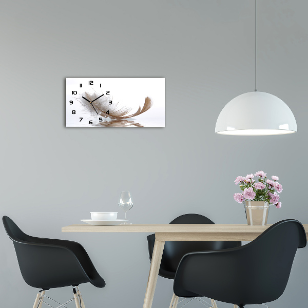 Horizontale Uhr Eine Feder auf dem Wasser