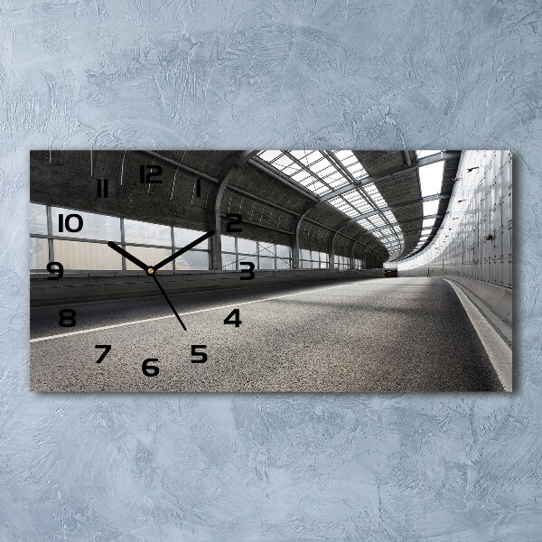 Glasuhr Straße im Tunnel