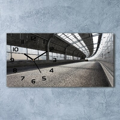 Glasuhr Straße im Tunnel