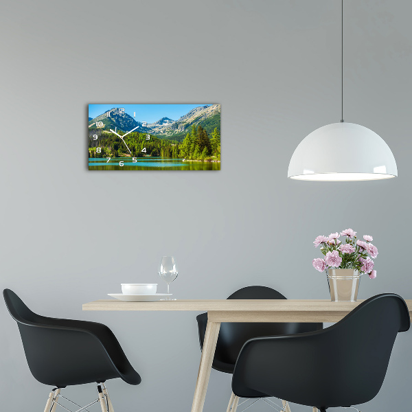 Moderne wanduhr See in den Bergen
