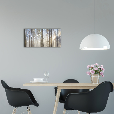 Horizontale Uhr Nebel im Wald