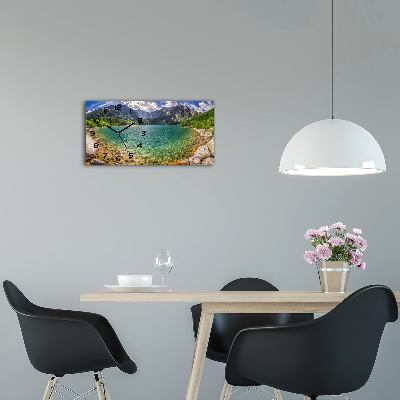 Horizontale Uhr See in den Bergen