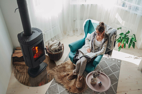 Runde Glasbodenplatte Kamin Kiefernholzmuster