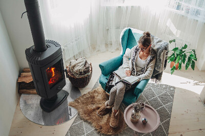 Runde Glasbodenplatte Kamin Rohbetonstruktur