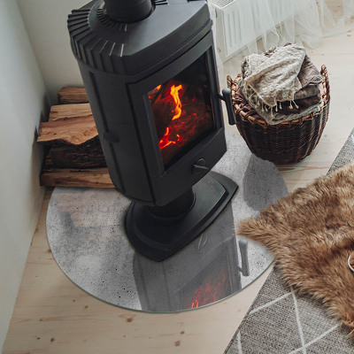 Runde Glasbodenplatte Kamin Rohbetonstruktur