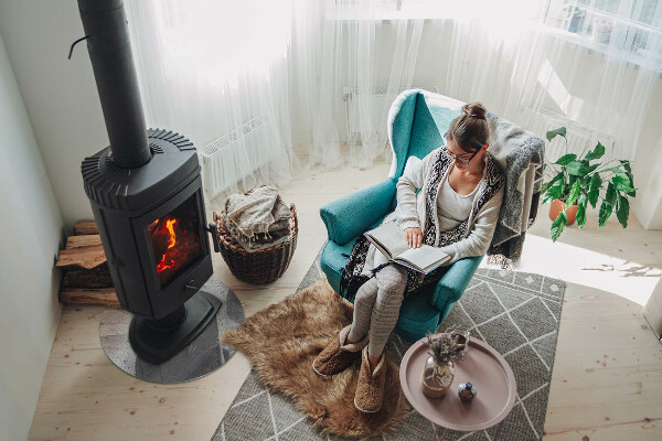 Runde Glasplatte für Kaminofen Sichtbeton im minimalistischen Stil