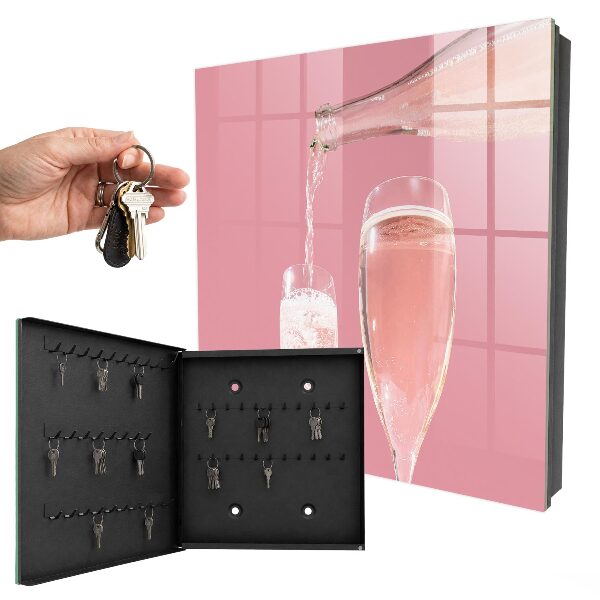 Champagnergläser in einer Schlüsselbox