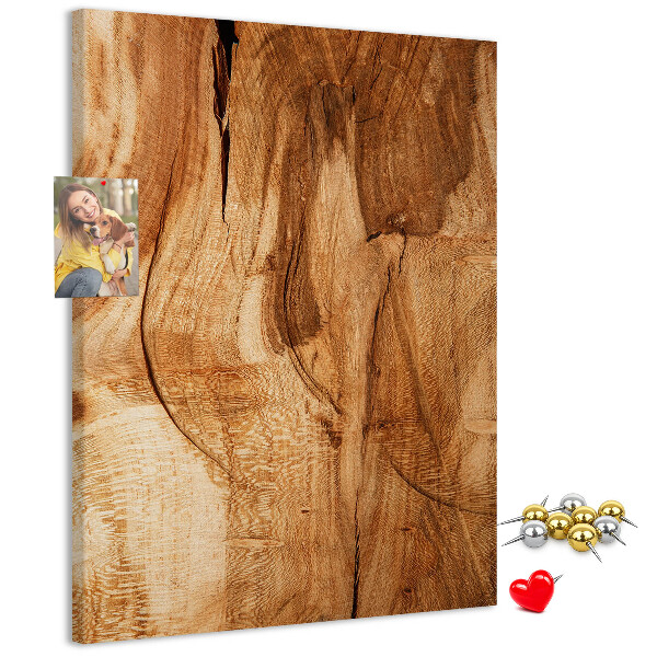 Pinnwand mit natürlicher Holzmaserung in warmen Farbtönen
