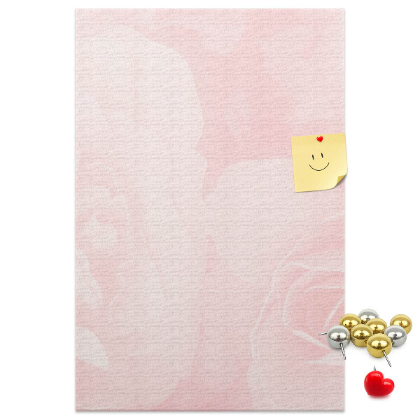 Pinnwand mit Motiv von zarten rosa Rosen im Hintergrund