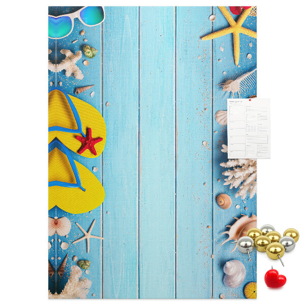 Kork-Pinnwand mit sommerlichem Strandmotiv auf blauem Hintergrund
