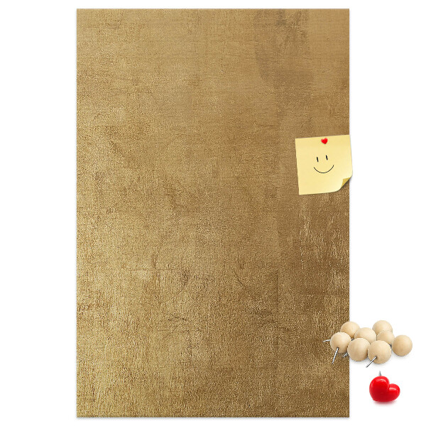 Kork-Pinnwand mit Goldpapier und farbigen Stecknadeln