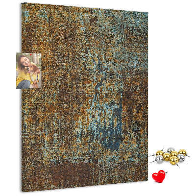 Pinnwand mit rustikaler Textur und blauen Akzenten