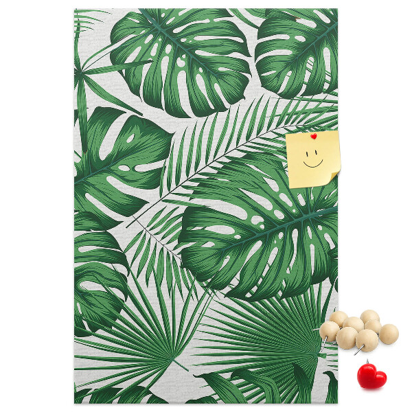 Bedruckte Korkplatte mit Monstera-Blättern auf hellem Hintergrund