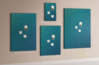 Bedruckte Korkplatte mit geometrischem Muster in Blautönen