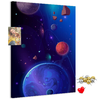 Bedruckte Korkplatte mit Weltraumlandschaft aus Planeten und Asteroiden