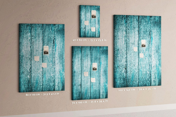 Pinnwand mit Motiv aus sonnenblauen Holzplanken