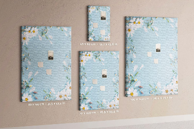 Bedruckte Korkplatte mit Blumenmuster auf blauem Hintergrund