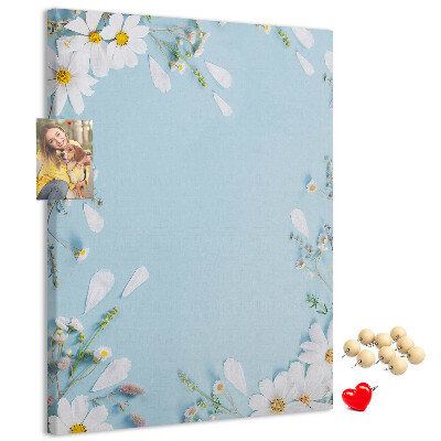 Bedruckte Korkplatte mit Blumenmuster auf blauem Hintergrund