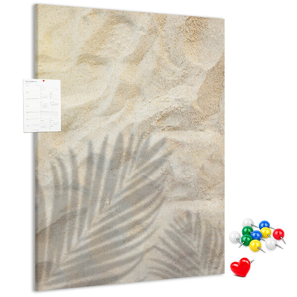 Pinnwand Wüstensand mit dem zarten Schatten eines Blattes