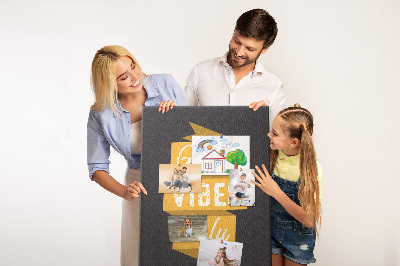 Pinnwand positive Stimmung vor dunklem Hintergrund