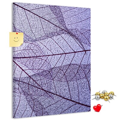 Bedruckte Korkplatte mit Motiv zarte Blätter in Violetttönen