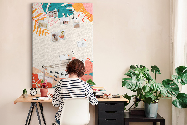 Kork-Pinnwand mit Motiv tropische Blätter und Blüten in Pastelltönen
