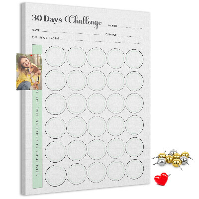 Kork-Pinnwand mit 30-Tage-Challenge-Planer