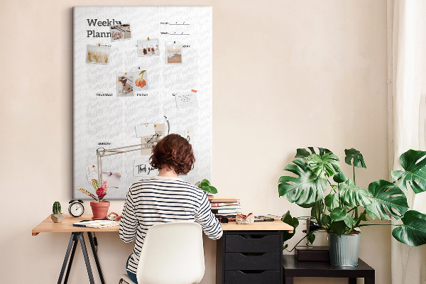 Wochenplaner mit leeren Feldern zur Wandmontage