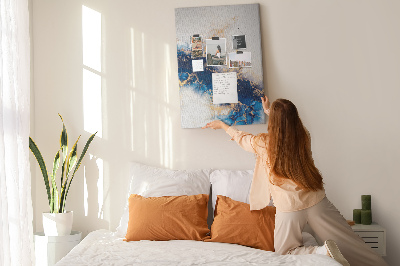 Kork-Pinnwand mit abstraktem Muster in Blautönen