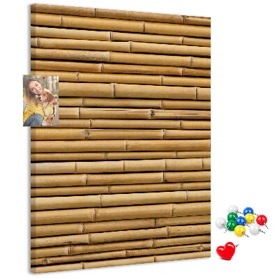 Pinnwand aus natürlichem Bambus in warmen Farbtönen