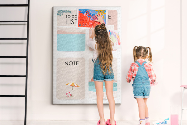 Korkplatte mit Aufdruck Sommer-To-Do-Liste und Notizen