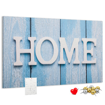 Korktafel mit stilvollem HOME-Schriftzug auf blauem Hintergrund