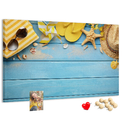 Wandbild mit Korkrückwand Sommer am Strand mit farbenfrohen Accessoires