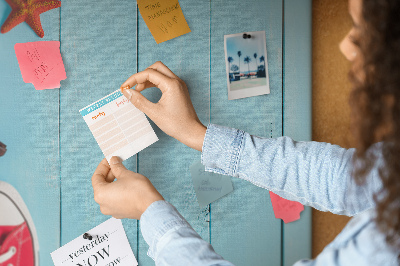 Korktafel mit Motiv Sommererinnerungen auf blauem Hintergrund