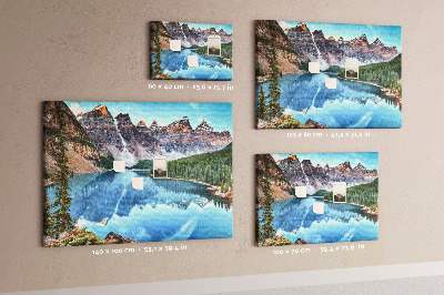 Bild mit Korkrückwand Berglandschaft, die sich im See spiegelt