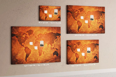 Weltkarte auf Korkrückwand antikes Motiv auf braunem Hintergrund
