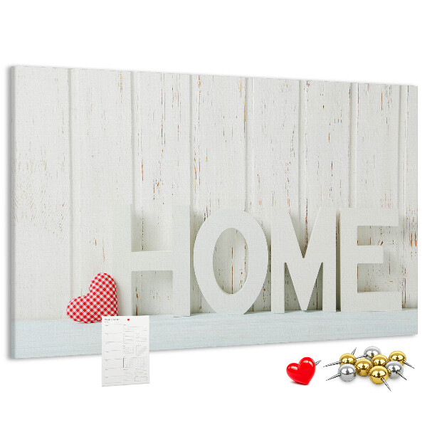 Korktafel mit stilvollem HOME-Schriftzug auf weißem Hintergrund