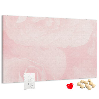 Korkbild mit zarten rosa Rosen im Hintergrund