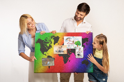 Korktafel mit Weltkartenmotiv in Regenbogenfarben