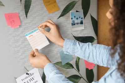 Bild mit Korkrückwand Blätter in einem zarten, minimalistischen Arrangement