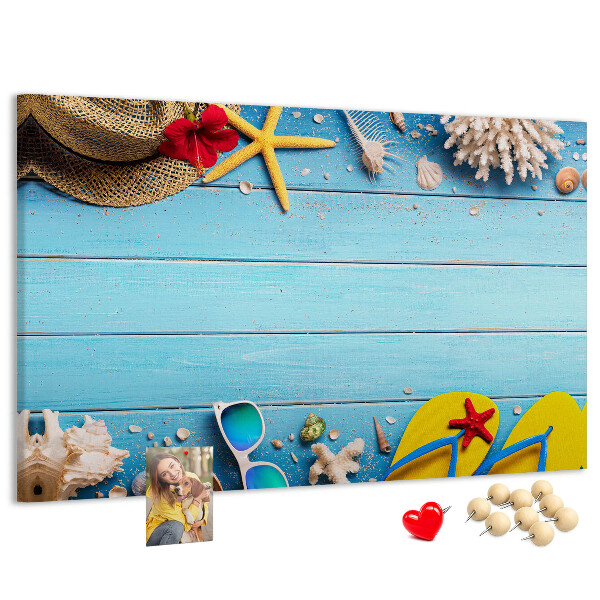 Kork-Pinnwand mit Motiv Sommerurlaub am Strand und Accessoires