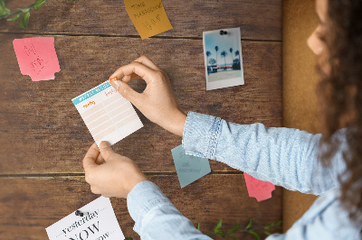 Kork-Pinnwand mit Motiv Naturholz und grünen Zweigen
