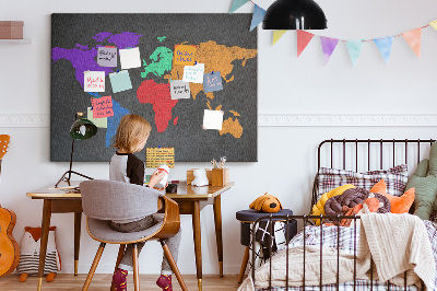 Weltkarte mit Korkrückwand farbenfrohes Design auf dunklem Hintergrund