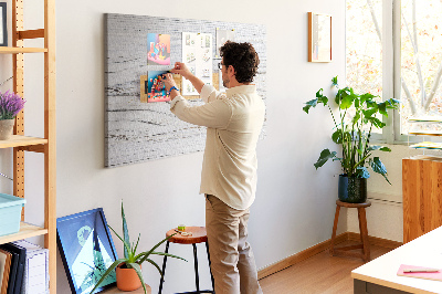 Korktafel mit Motiv Familienerinnerungen auf Holzgrund