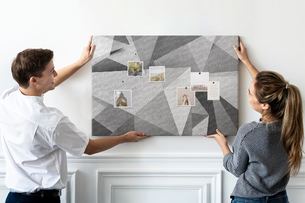Bild mit Korkrückwand abstrakte geometrische Formen in Grau und Schwarz